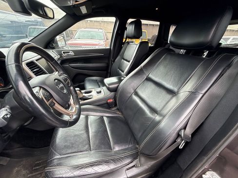 Used 2017 Jeep Grand Cherokee Limited AWD/4WD image 12
