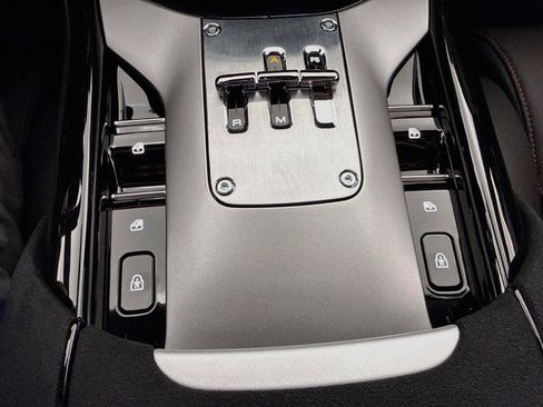 Used 2025 Ferrari Purosangue AWD/4WD image 20