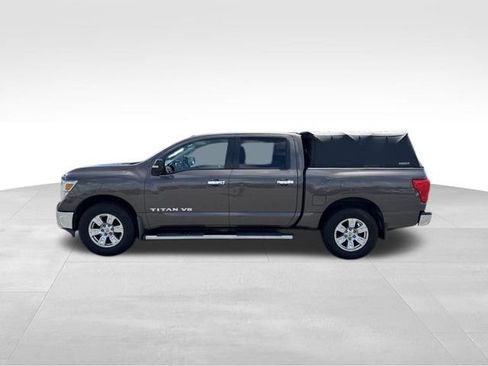 Used 2018 Nissan Titan SV AWD/4WD image 5