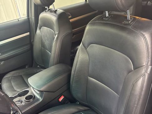 Used 2016 Ford Explorer XLT w/ Equipment Group 202A FWD image 15
