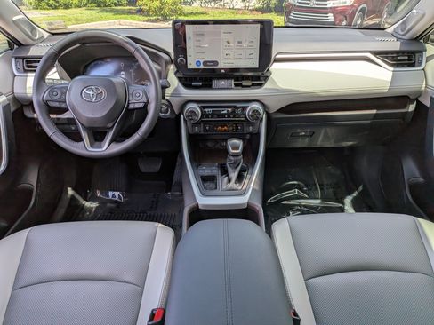 Used 2025 Toyota RAV4 Limited FWD image 17