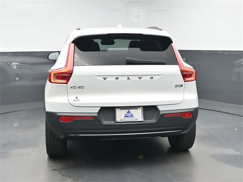 Used 2023 Volvo XC40 B5 Plus w/ Protection Package Premier image 7