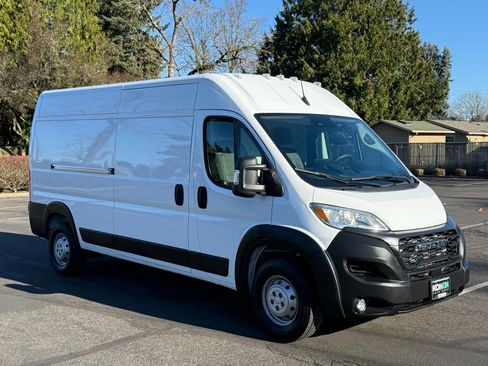 Used 2023 RAM ProMaster 2500 w/ Premium Convenience Group (B) image 7
