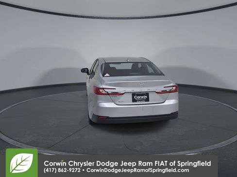 Used 2025 Toyota Camry LE image 12