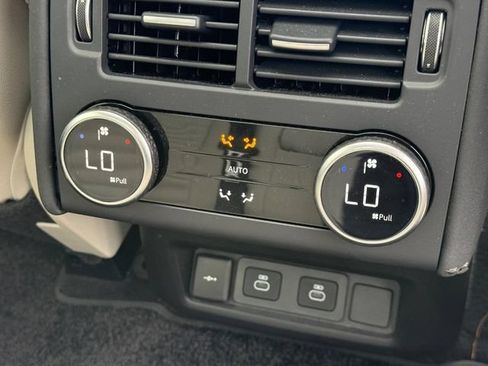 Used 2025 Land Rover Discovery S AWD/4WD image 18