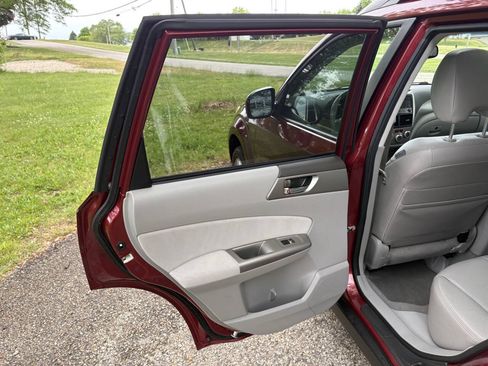 Used 2010 Subaru Forester 2.5X Limited AWD/4WD image 22