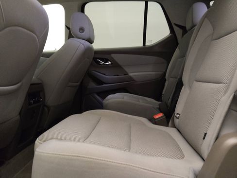 Used 2020 Chevrolet Traverse LT FWD image 18