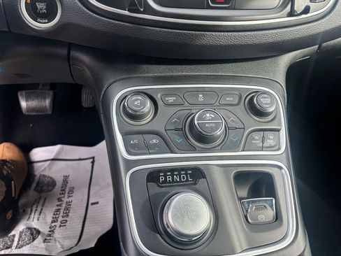 Used 2015 Chrysler 200 Limited w/ Convenience Group FWD image 12