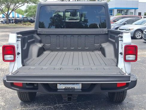 New 2025 Jeep Gladiator Sport image 9