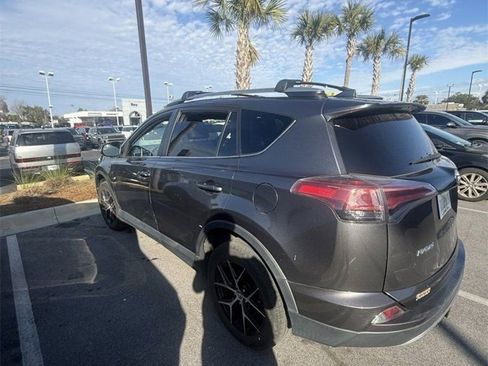 Used 2017 Toyota RAV4 SE image 4