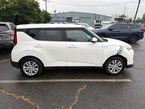 Used 2022 Kia Soul LX FWD image 4