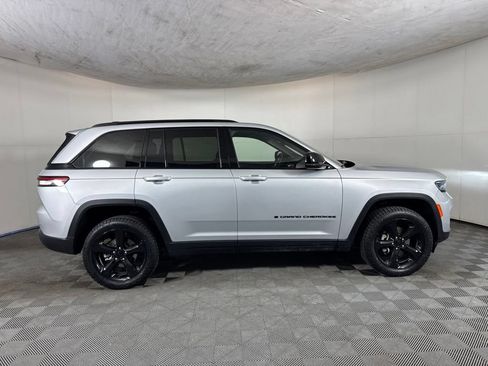Certified 2023 Jeep Grand Cherokee Altitude AWD/4WD image 4