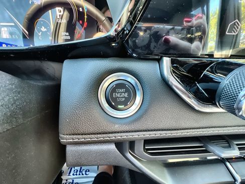 Used 2024 Chevrolet Colorado LT image 16