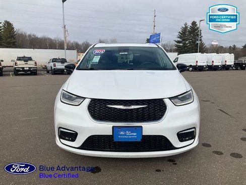 Used 2024 Chrysler Pacifica Limited FWD image 32
