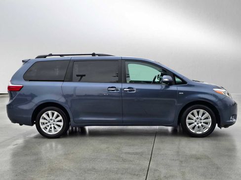 Used 2017 Toyota Sienna Limited Premium AWD/4WD image 2