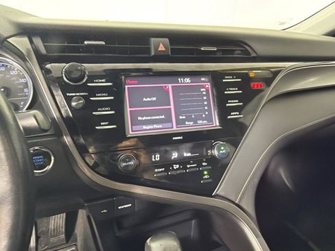 Used 2020 Toyota Camry SE w/ Convenience Package FWD image 14