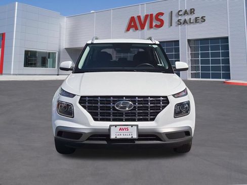 Used 2025 Hyundai Venue SEL FWD image 2