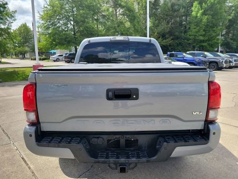 Used 2018 Toyota Tacoma TRD Off-Road w/ Technology Package RWD image 5