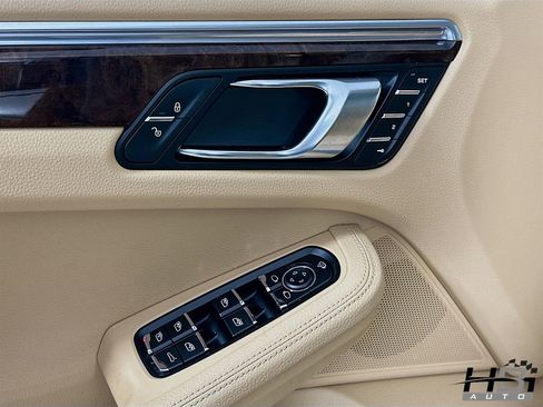 Used 2015 Porsche Macan S image 14