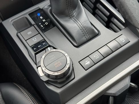 Used 2025 Toyota Tacoma Limited image 24