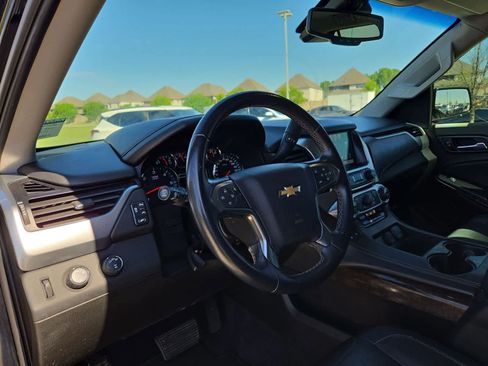 Used 2019 Chevrolet Tahoe LT AWD/4WD image 2