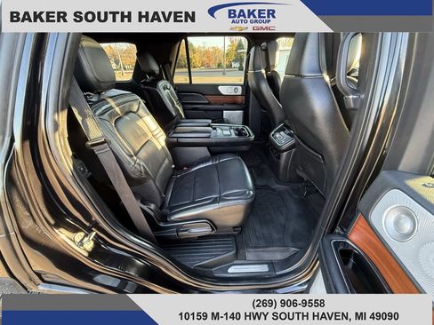 Used 2020 Lincoln Navigator Reserve image 11