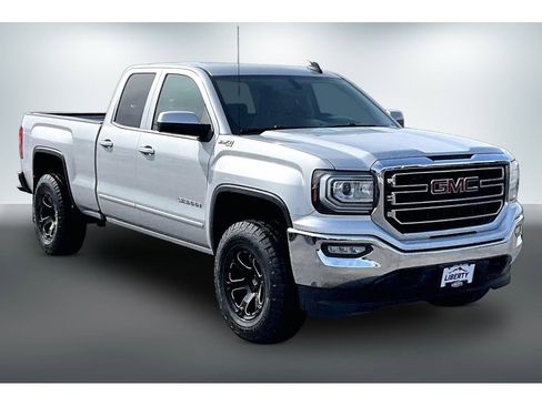 Used 2017 GMC Sierra 1500 SLE w/ SLE Value Package AWD/4WD image 3