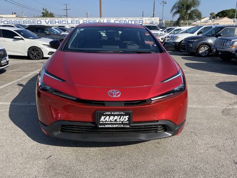 Used 2024 Toyota Prius LE FWD image 3