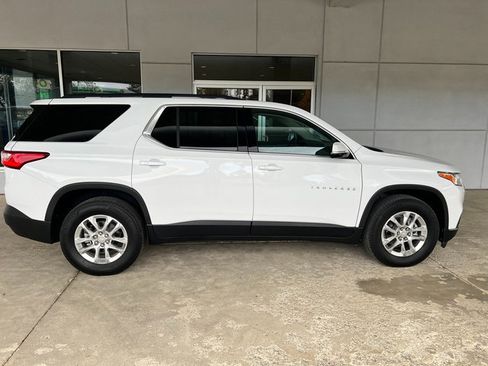 Used 2020 Chevrolet Traverse LT image 6