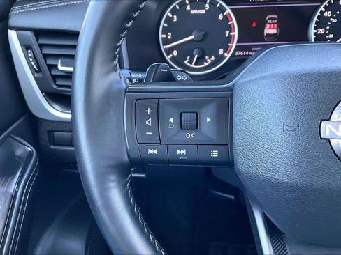 Used 2025 Nissan Rogue SV image 23