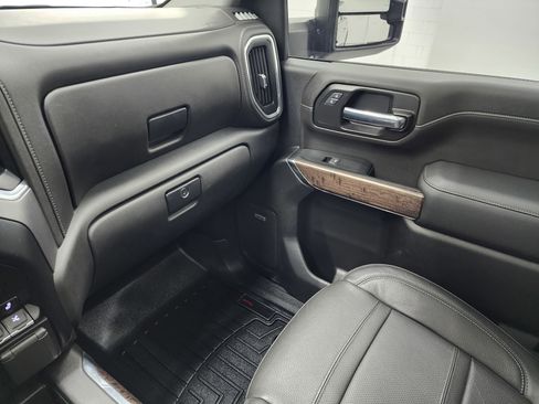 Used 2023 GMC Sierra 3500 Denali w/ Denali Ultimate Package image 12
