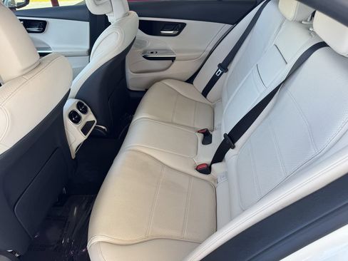 Used 2024 Mercedes-Benz C 300 Sedan image 18