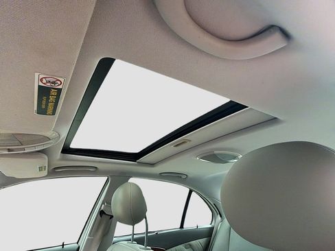 Used 2005 Mercedes-Benz E 320 Sedan image 25