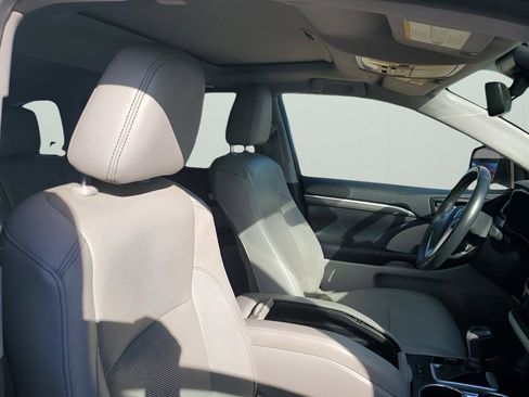 Used 2019 Toyota Highlander Limited image 15
