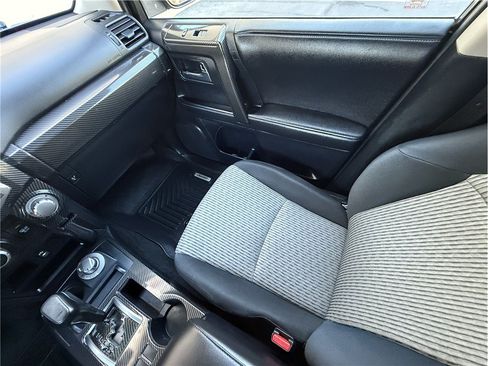 Used 2014 Toyota 4Runner SR5 AWD/4WD image 9