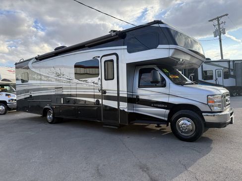 Used 2017 Ford E-450 and Econoline 450 Super Duty w/ Motorhome Prep Package image 35