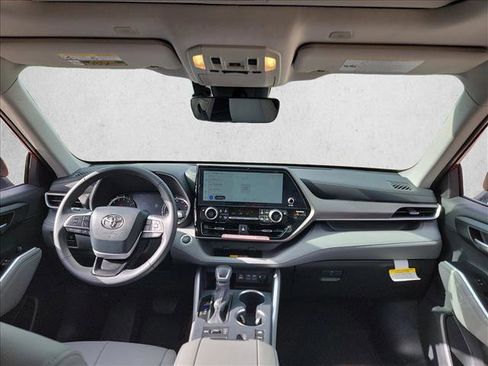 Used 2026 Toyota Highlander XLE AWD/4WD image 18