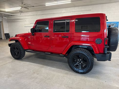 Used 2013 Jeep Wrangler Unlimited Sahara w/ Connectivity Group image 2