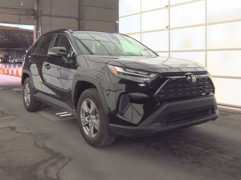 Used 2025 Toyota RAV4 LE AWD/4WD image 3