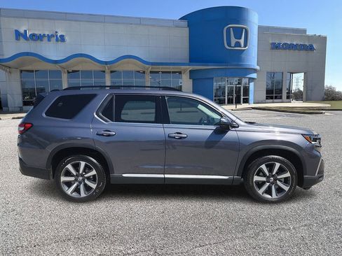 Certified 2025 Honda Pilot Touring image 5
