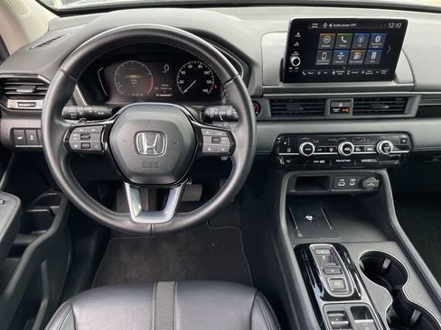 Used 2025 Honda Pilot EX-L image 10