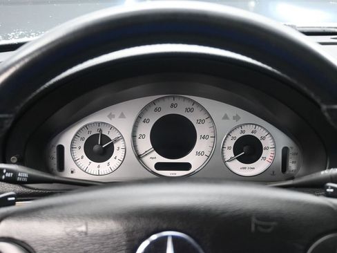 Used 2009 Mercedes-Benz E 350 4MATIC Sedan image 9