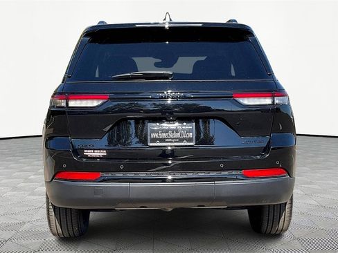 Used 2023 Jeep Grand Cherokee Limited w/ Black Appearance Package image 4