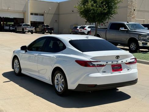 Used 2025 Toyota Camry LE w/ Convenience Package FWD image 4