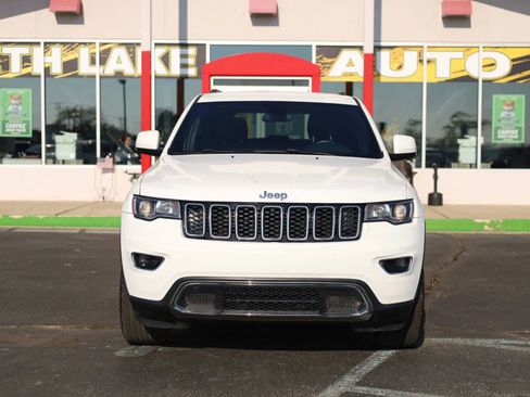 Used 2020 Jeep Grand Cherokee Laredo image 2