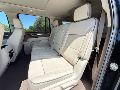 Used 2024 GMC Yukon XL Denali RWD image 33