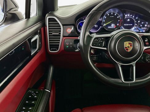 Used 2022 Porsche Cayenne E-Hybrid Coupe image 10