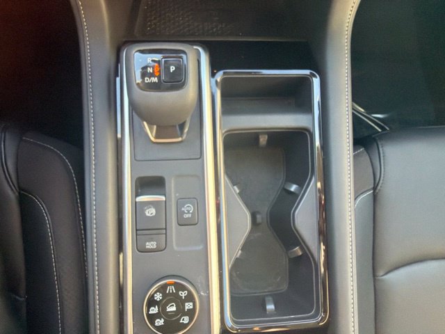 Used 2025 Nissan Pathfinder SL AWD/4WD image 30