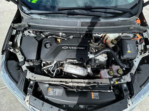 Used 2017 Chevrolet Volt Premier w/ Driver Confidence II Package FWD image 33
