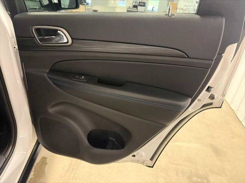 Certified 2019 Jeep Grand Cherokee Laredo AWD/4WD image 27